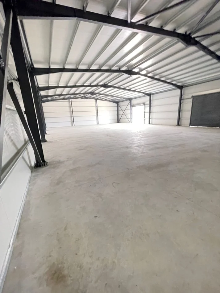 Tirane, jepet me qera magazine Kati 0, 640 m² 2.500 € (Rinas)