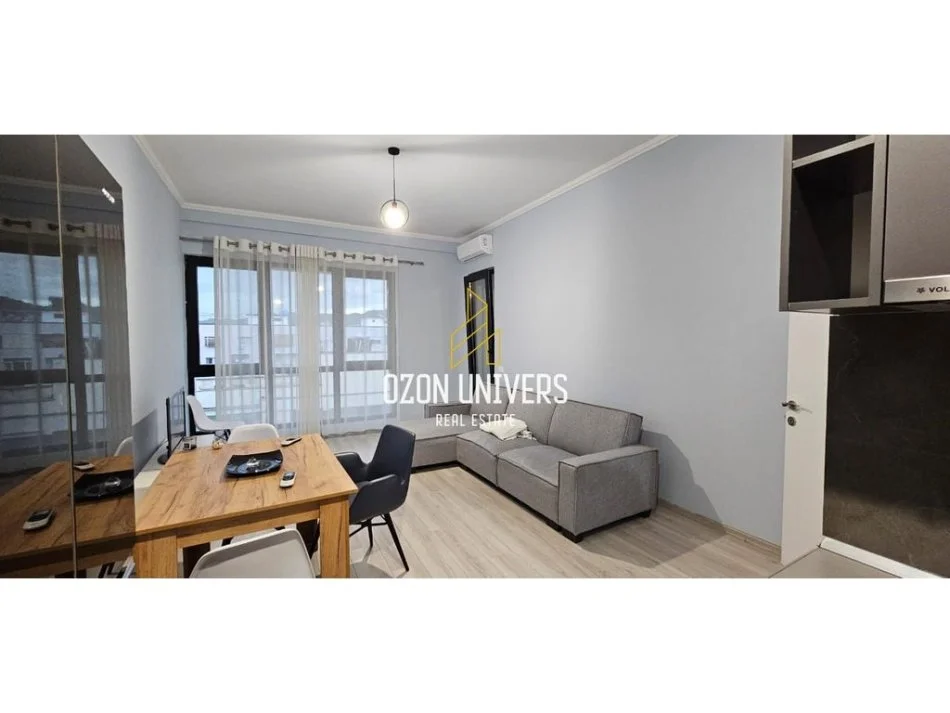 Tirane, jepet me qera apartament 1+1 Kati 8, 70 m² 600 € (Square21, Rruga E Kavajes)