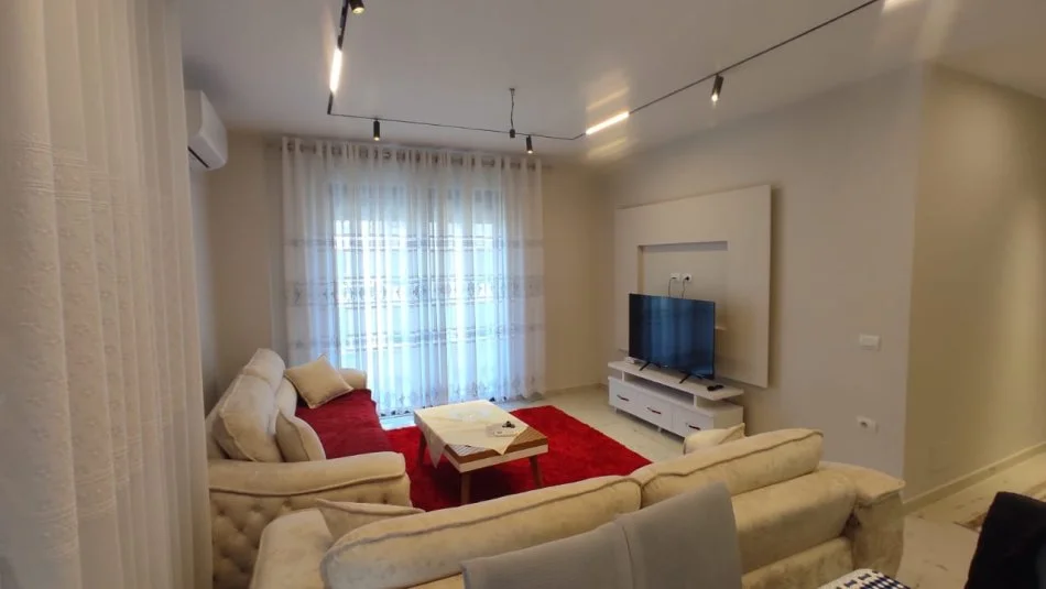 Tirane, jepet me qera apartament 2+1+Ballkon Kati 4, 110 m² 700 € (Porcelan, Kompleksi Erli)