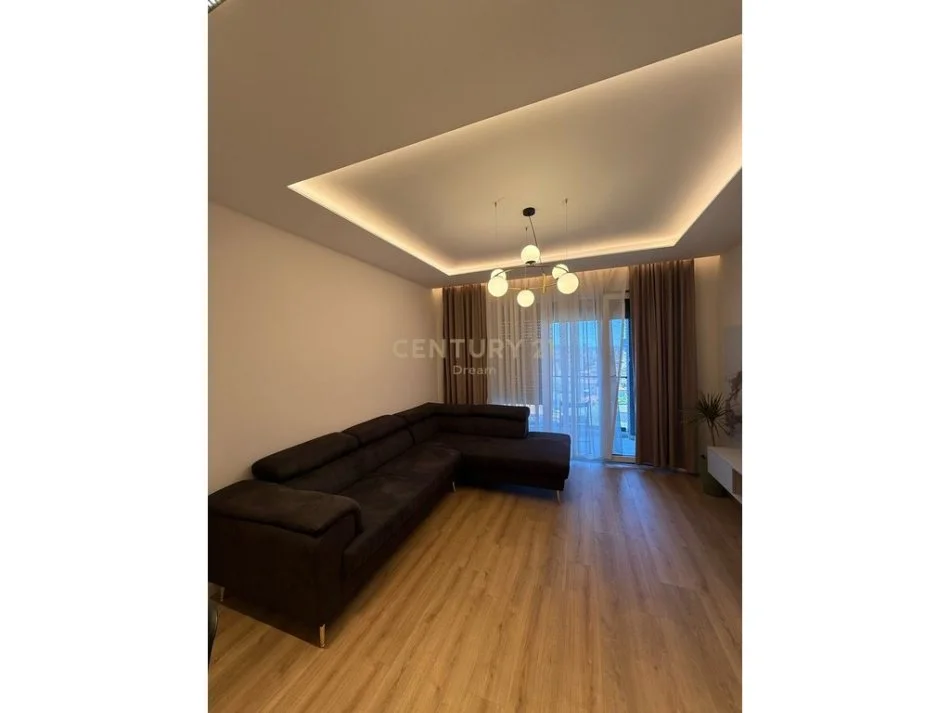 Tirane, shitet apartament 2+1 Kati 6, 111 m² 245.000 € (Xhamllik,Ish-Profarma)