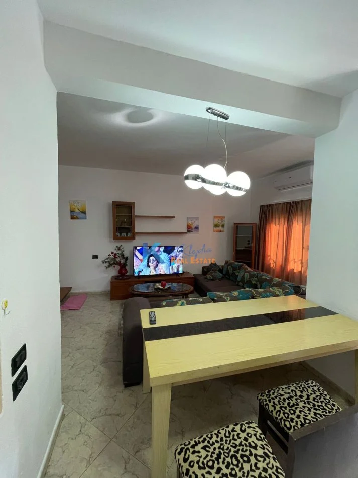 Tirane, jap me qera apartament 2+1+Ballkon Kati 4, 140 m² 600 € (Stadiumi Dinamo)