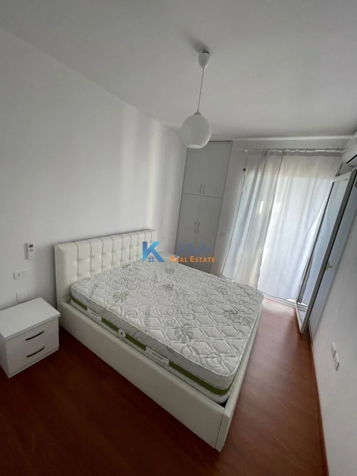 Tirane, jap me qera apartament 2+1+Ballkon Kati 8, 81 m² 600 € (21 Dhjetori, Kompleksi Star)