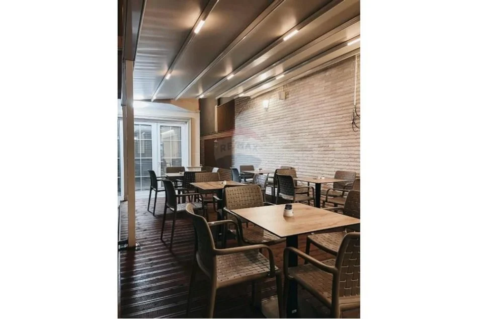 Tirane, jepet me qera hotel Kati 3, 331 m² 3.200 € (Kinostudio)