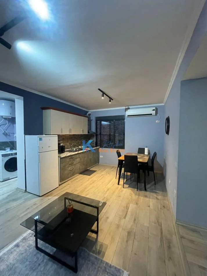Tirane, jap me qera apartament 2+1 Kati 3, 75 m² (Laprake, afer Spitalit Ushtarak)