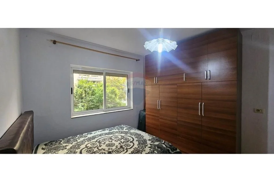 Tirane, jepet me qera apartament 2+1+Ballkon , 70 m² 450 € (Ali Demi)