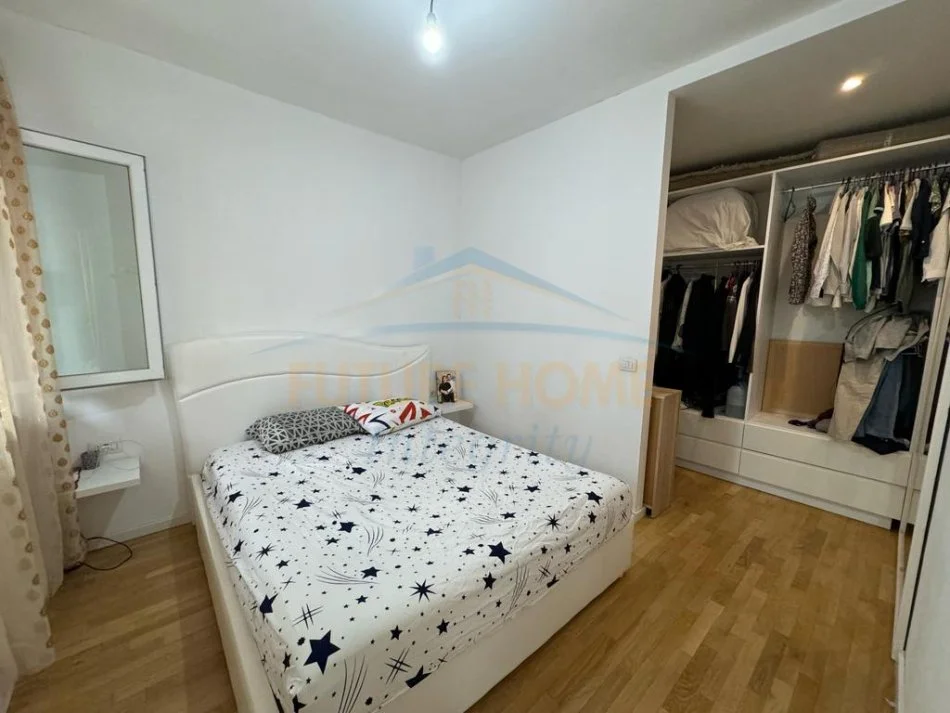 Tirane, jepet me qera apartament+verande | Penthouse 2+1+Aneks+Ballkon Kati 0, 80 m² 1.000 € (Residenca Touch Of The Sun, Sauk, Tiranë.)