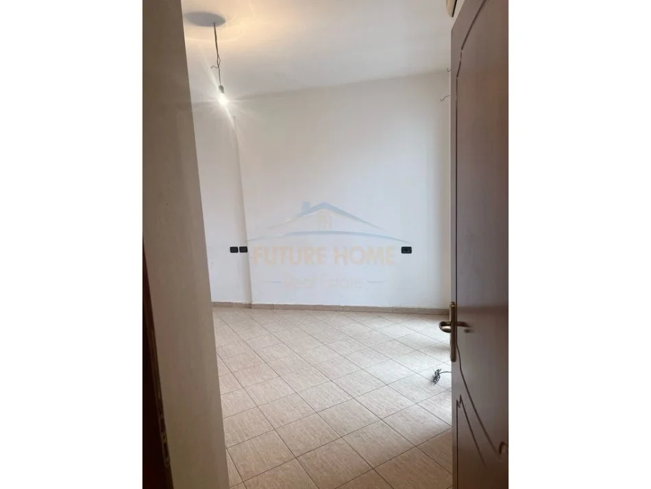 Tirane, jepet me qera apartament 2+1 Kati 6, 100 m² 500 € (Pallati me Shigjeta)