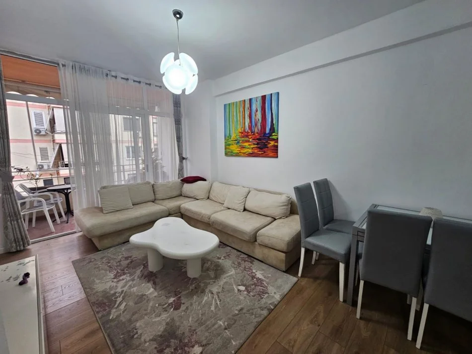 Tirane, shitet apartament 2+1+Ballkon Kati 7, 103 m² 130.000 € (loni ligori)