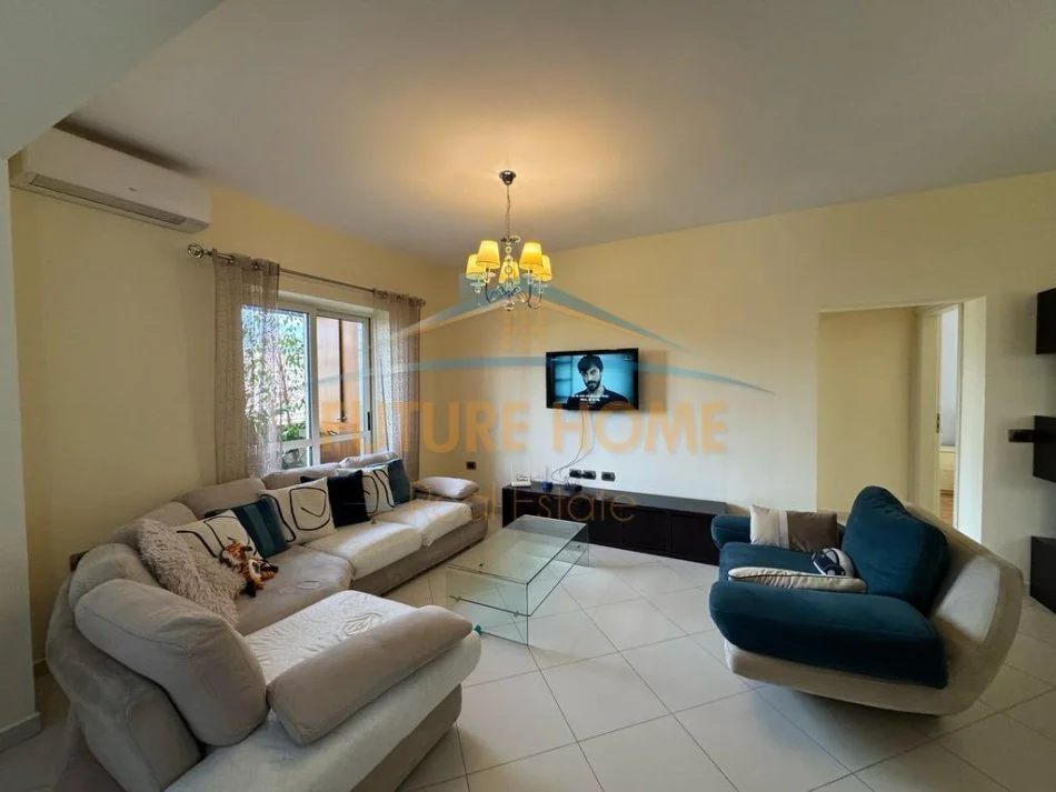 Tirane, jepet me qera apartament 2+1+Aneks+Ballkon Kati 2, 85 m² 750 € (komuna e parisit)