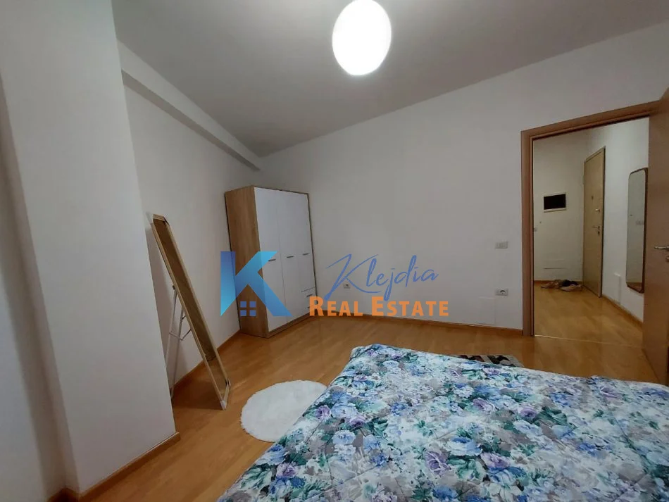 Tirane, jap me qera apartament 2+1+Ballkon Kati 3, 80 m² 700 € (Apartament 2+1 per qira ne Qender, afer hotel Stela)