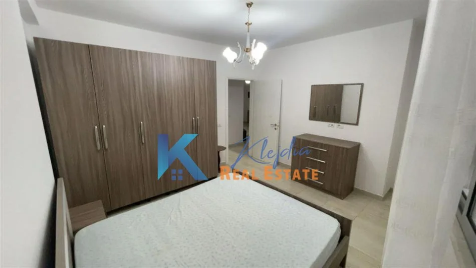 Tirane, jap me qera apartament 2+1+Ballkon Kati 3, 86 m² 900 € (Komuna e Parisit)
