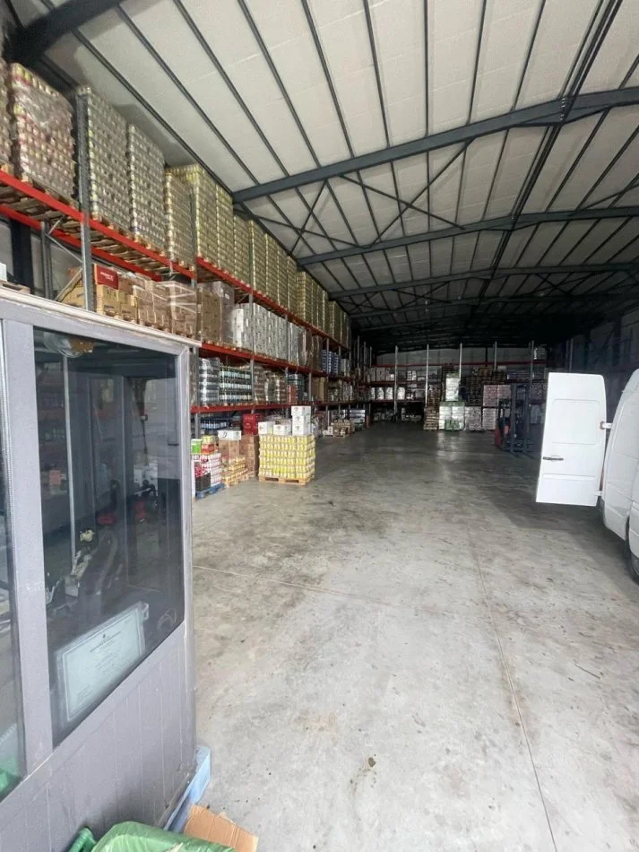 Tirane, jepet me qera magazine Kati 0, 400 m² 1.600 € (Valias)