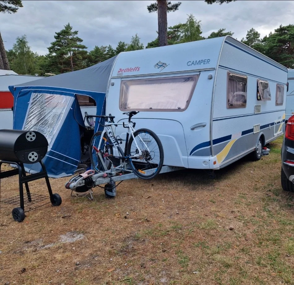 Tirane, shes Karvani Dethleffs, e bardhë 85.000 km 3.000 €