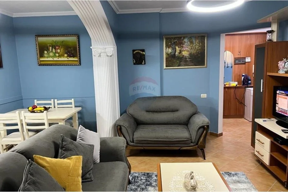 Tirane, jepet me qera apartament 2+1 Kati 7, 70 m² 500 € (5-Maj)