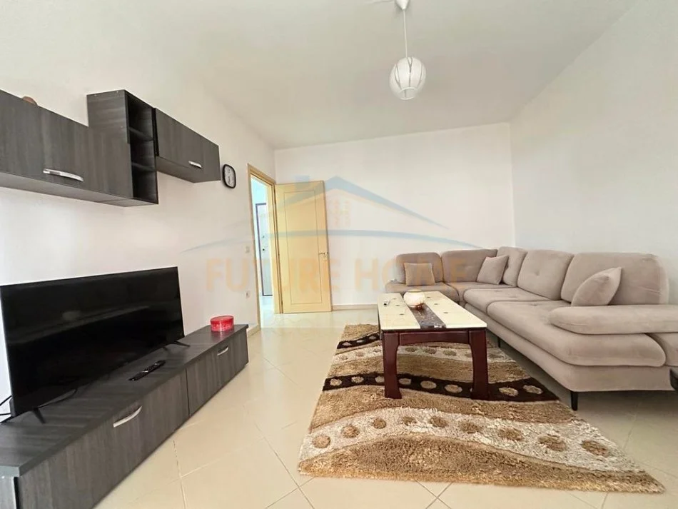 Tirane, jepet me qera apartament 1+1 Kati 2, 97 m² 350 € (UNAZA E RE)