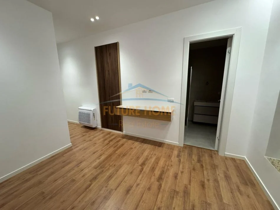 Tirane, jepet me qera apartament 3+1+Aneks+Ballkon Kati 7, 134 m² 2.300 € (Rezidencen Golden Park, prane Air Albania.)