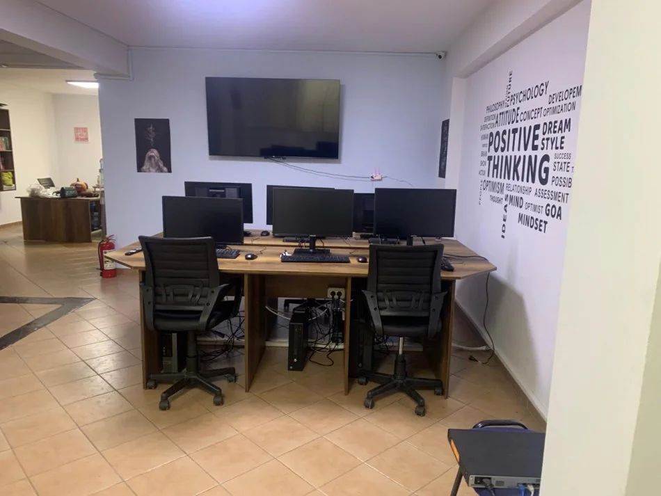 Tirane, jepet me qera zyre Kati 0, 120 m² 900 € (Ndre Mjeda)