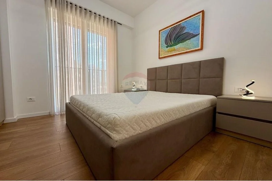 Tirane, jepet me qera apartament 1+1 , 65 m² 600 € (Jordan Misja)