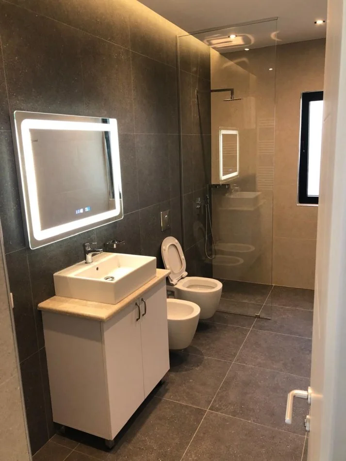 Tirane, jepet me qera ambjent biznesi Kati 0, 450 m² 4.500 € (Rruga e Durresit)