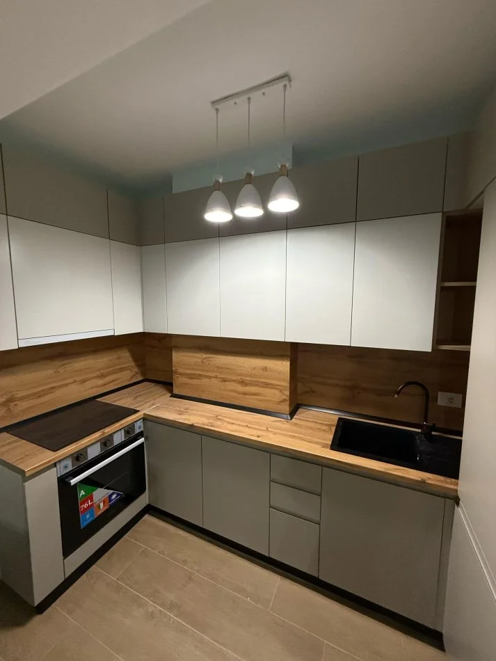 Tirane, jepet me qera apartament 1+1 Kati 4, 70 m² 500 € (Kodra e Diellit 2)