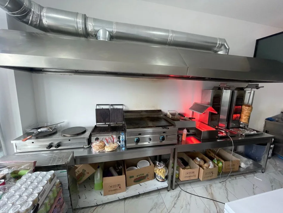 Tirane, jepet me qera ambjent biznesi Kati 0, 75 m² 1.600 € (Lake View)