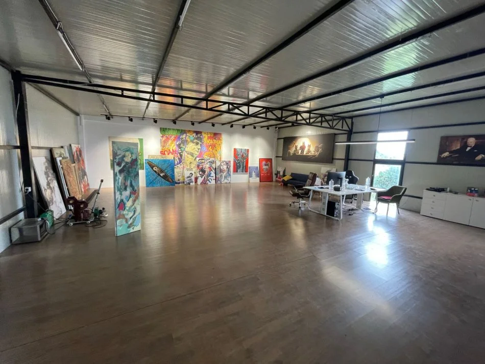 Tirane, jepet me qera magazine Kati 0, 1.000 m² 1.500 € (Top Channel)