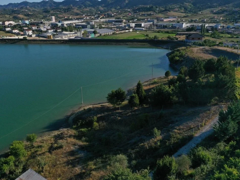 Tirane, shitet toke , 2.726 m² 120.000 € (vore)