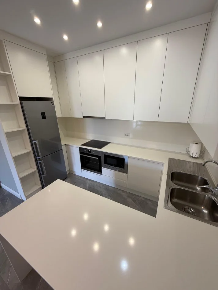 Tirane, jepet me qera apartament 2+1 Kati 2, 120 m² 1.600 € (TEG)