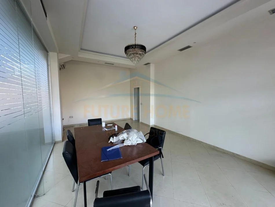 Tirane, jepet me qera ambjent biznesi Kati 0, 50 m² 500 € (shkolla e kuqe)