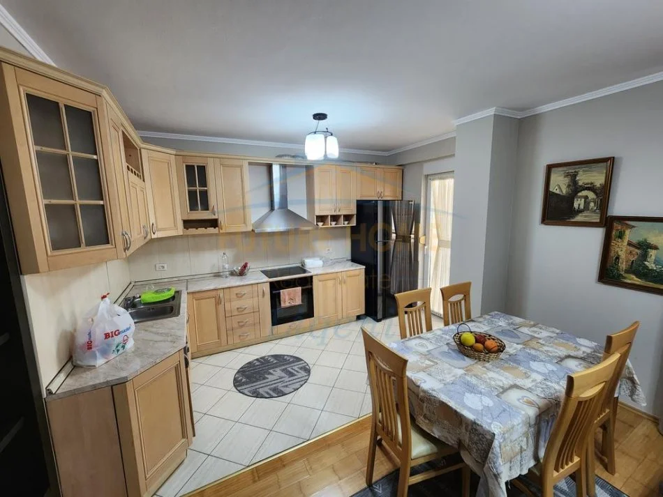 Tirane, jepet me qera apartament 2+1+Aneks+Ballkon Kati 5, 96 m² 1.000 € (stadiumi air albania)