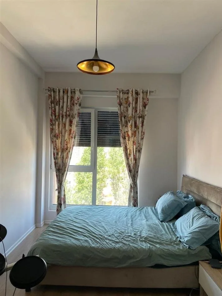 Tirane, jepet me qera apartament 1+1+Ballkon Kati 7, 60 m² 550 € (21 Dhjetori, Kompleksi Kontakt/Magnet)