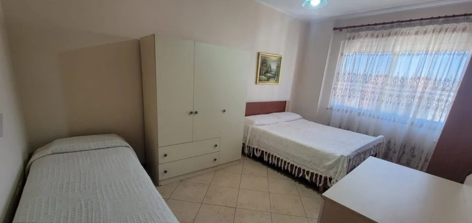 Tirane, jepet me qera apartament 3+1 Kati 5, 120 m² 900 € (Myslym Shyri)