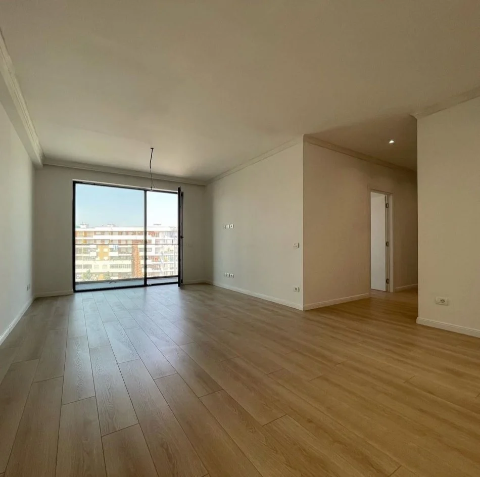 Tirane, jepet me qera ambjent biznesi Kati 7, 120 m² 550 € (Unaza e Re)