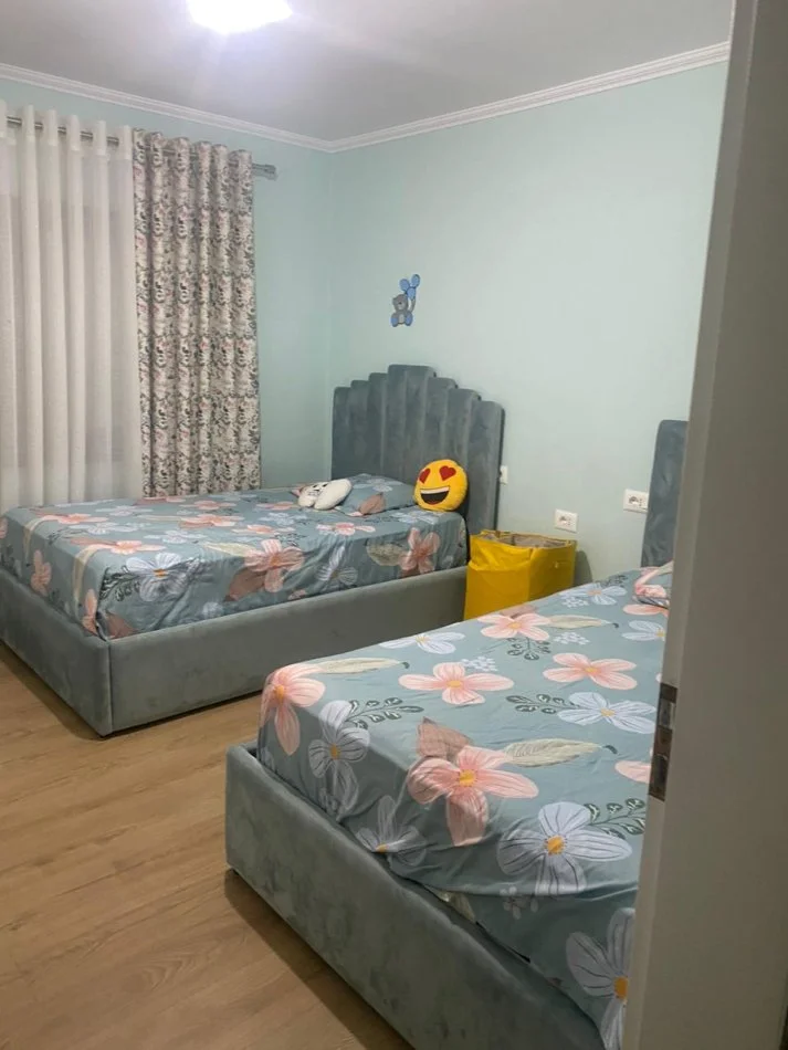 Tirane, jepet me qera apartament 2+1 Kati 5, 120 m² 600 € (Varri i Bamit)
