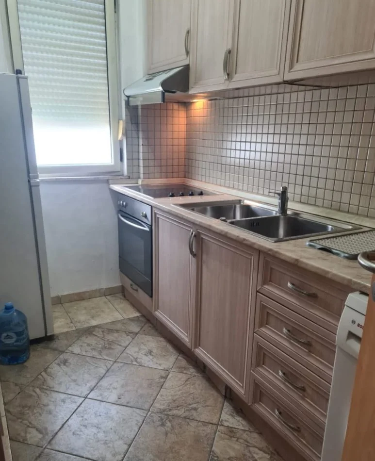 Tirane, jepet me qera apartament 2+1 Kati 5, 106 m² 680 € (Rruga e Kosovareve)