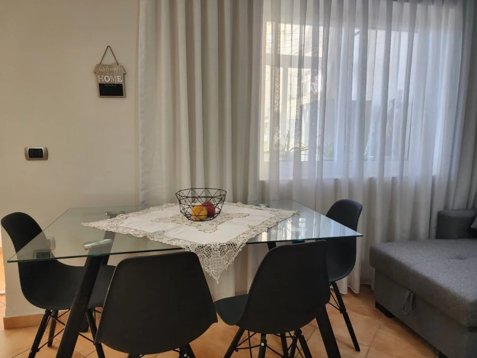 Tirane, jepet me qera apartament 1+1 Kati 2, 62 m² 500 € (Selvia)