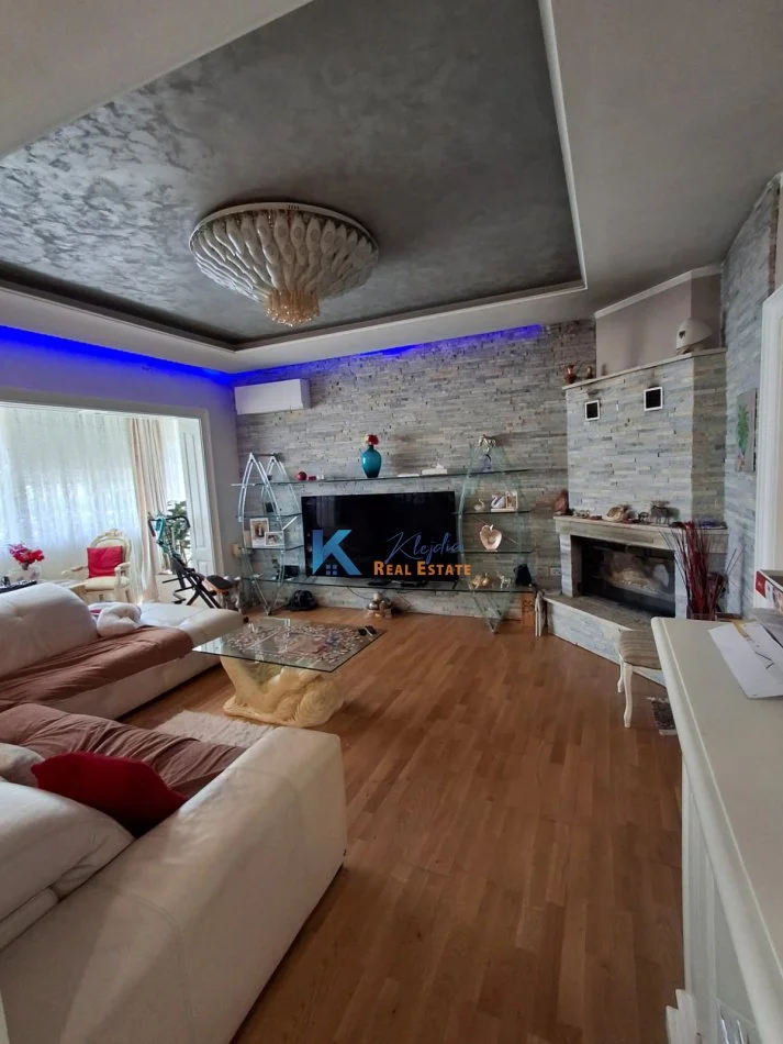Tirane, shes apartament 3+1+Ballkon Kati 3, 128 m² 290.000 € (Komuna e Parisit)