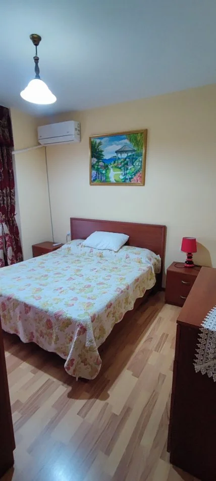 Tirane, jepet me qera apartament 1+1 Kati 3, 70 m² 650 € (Rruga e Kosovereve)