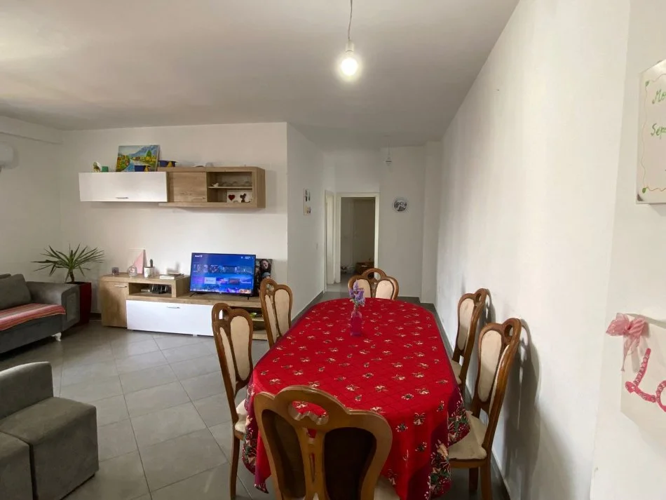 Tirane, jepet me qera apartament 2+1 Kati 5, 110 m² 370 € (Shkozë)