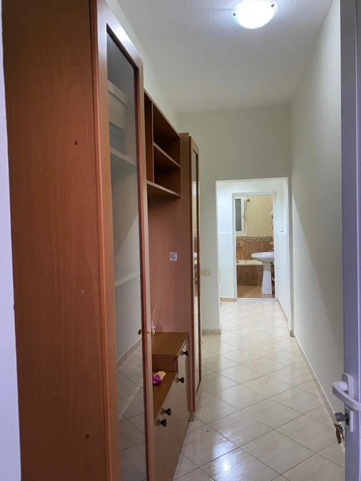 Tirane, jepet me qera apartament 1+1 Kati 1, 65 m² 390 € (Don Bosko)