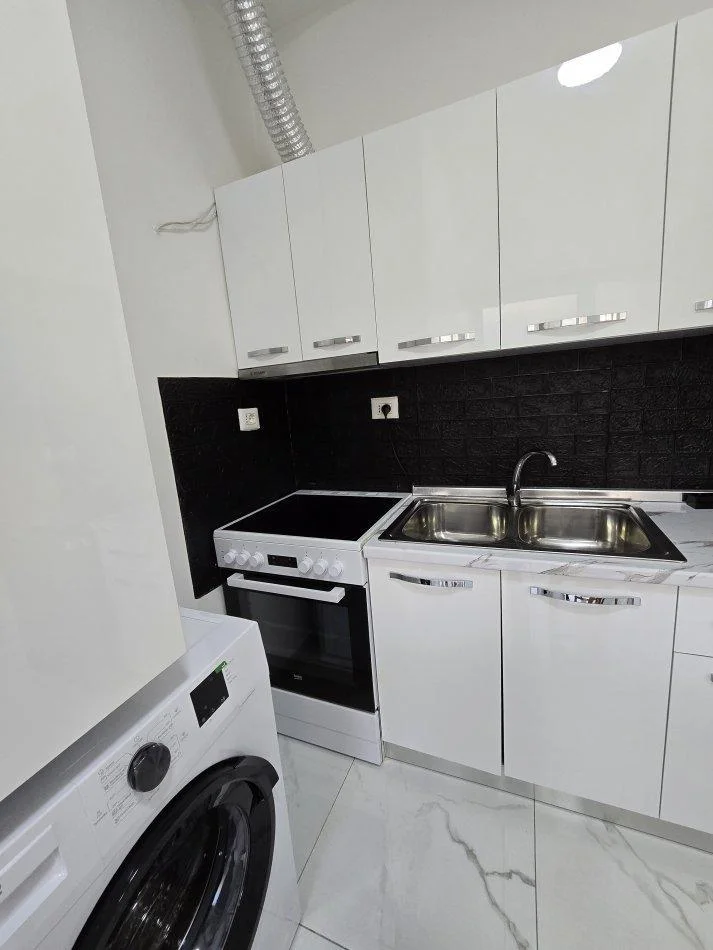 Tirane, jepet me qera apartament 1+1 Kati 0, 35 m² 280 € (Ali Dem)