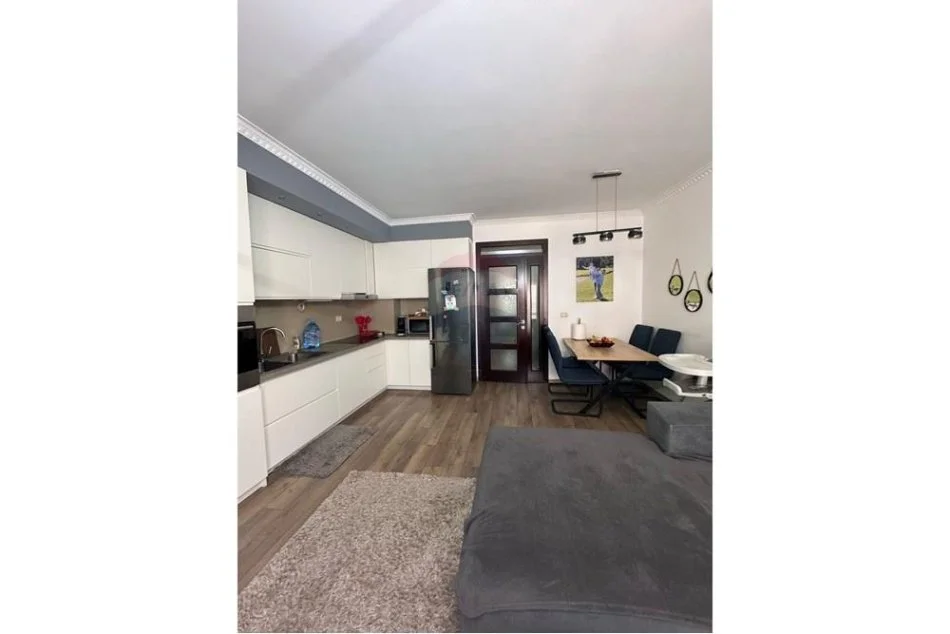 Tirane, shitet apartament Kati 5, 105 m² 155.000 € (Pran Restorant Freskut)