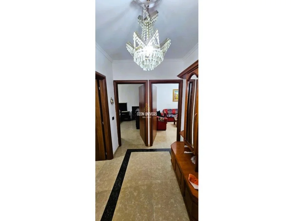 Tirane, jepet me qera apartament 1+1 Kati 2, 75 m² 400 € (Allias)