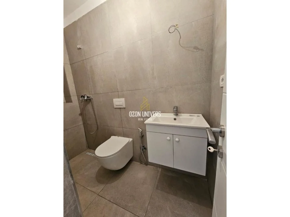 Tirane, shitet garsonier 1+1 Kati 4, 31 m² 93.000 € (Qendër)