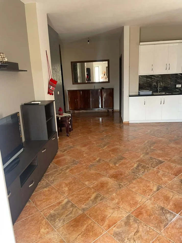 Tirane, jepet me qera apartament 2+1 Kati 4, 98 m² 600 € (Liqeni i Thate)