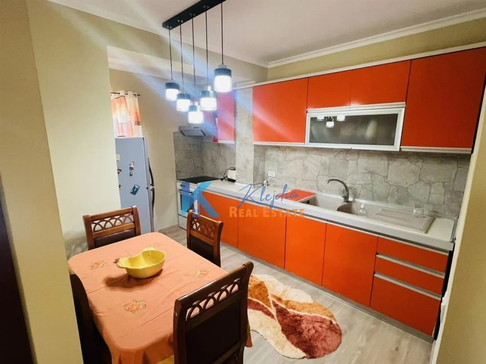 Tirane, jap me qera apartament 2+1 Kati 4, 70 m² 600 € (Stadiumi Dinamo)