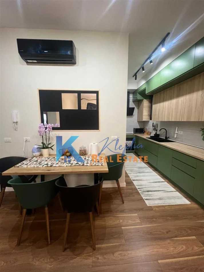 Tirane, jap me qera apartament 2+1+Ballkon Kati 9, 97 m² 1.500 € (Rruga e Kosovareve)