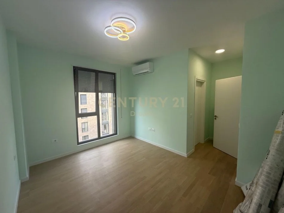 Tirane, jepet me qera apartament 2+1+Aneks+Ballkon Kati 5, 91 m² 650 € (Residenca Erli perballe UET)