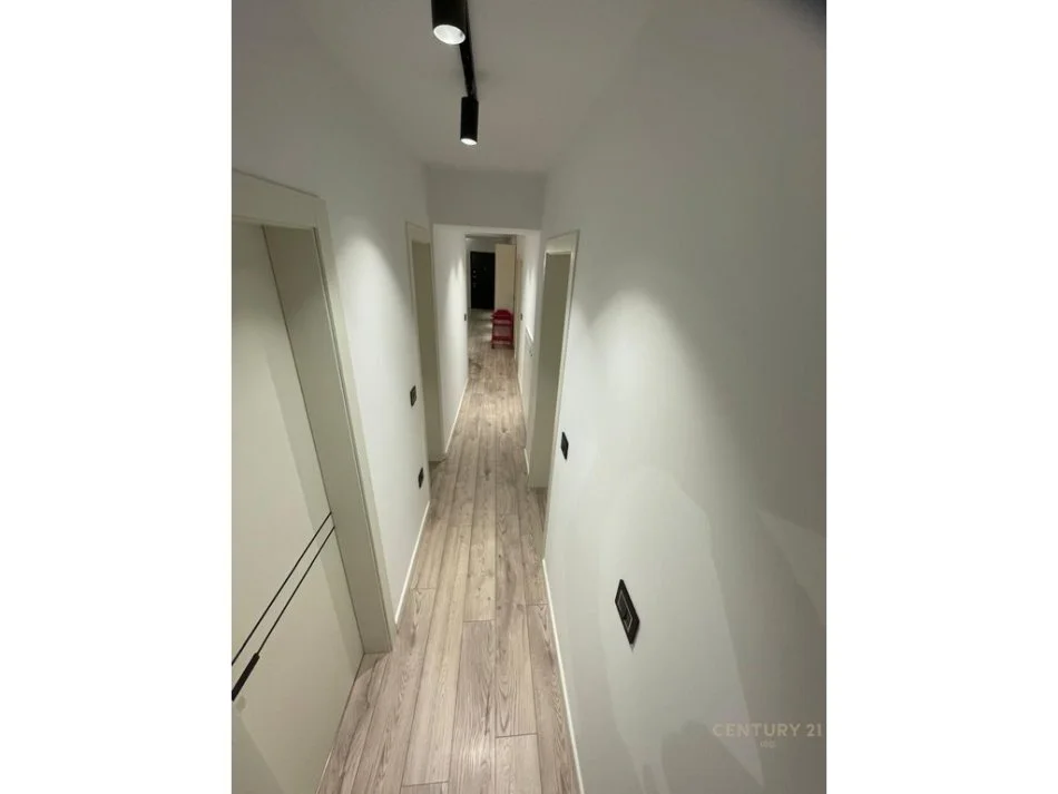 ‼️  𝐀𝐏𝐀𝐑𝐓𝐀𝐌𝐄𝐍𝐓 𝐋𝐔𝐊𝐒𝐎𝐙 𝟑+𝟏 𝐌𝐄 𝐐𝐄𝐑𝐀 𝐓𝐄 𝐑𝐑𝐔𝐆𝐀 𝐄 𝐃𝐔𝐑𝐑𝐄𝐒𝐈𝐓  ‼️