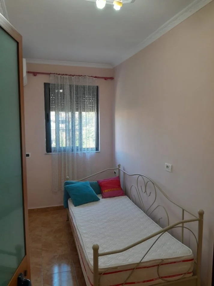 Tirane, jepet me qera 2+1 Kati 4, 60 m² 450 € (Shkolla Bashkuar)